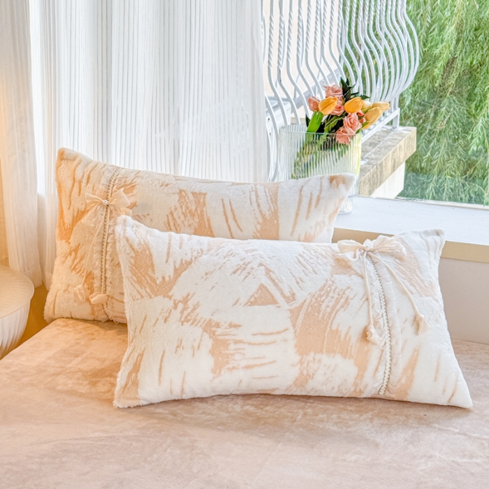 91家纺网 家纺一手货源 找家纺 苏东来家纺2025兔毛绒韩版工艺款花边牛奶绒四件套刺绣绣花套件 小美满卡其