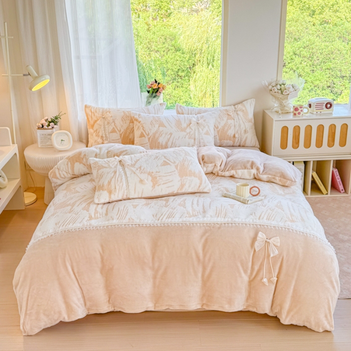 91家纺网 家纺一手货源 找家纺 苏东来家纺2025兔毛绒韩版工艺款花边牛奶绒四件套刺绣绣花套件 小美满卡其