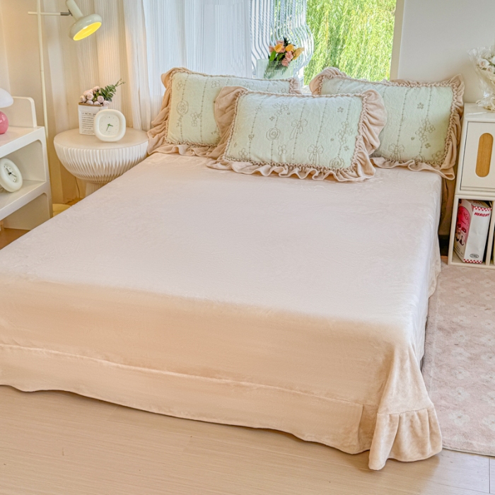 91家纺网 家纺一手货源 找家纺 苏东来家纺2025兔毛绒韩版工艺款花边牛奶绒四件套刺绣绣花套件 甜心公主绿