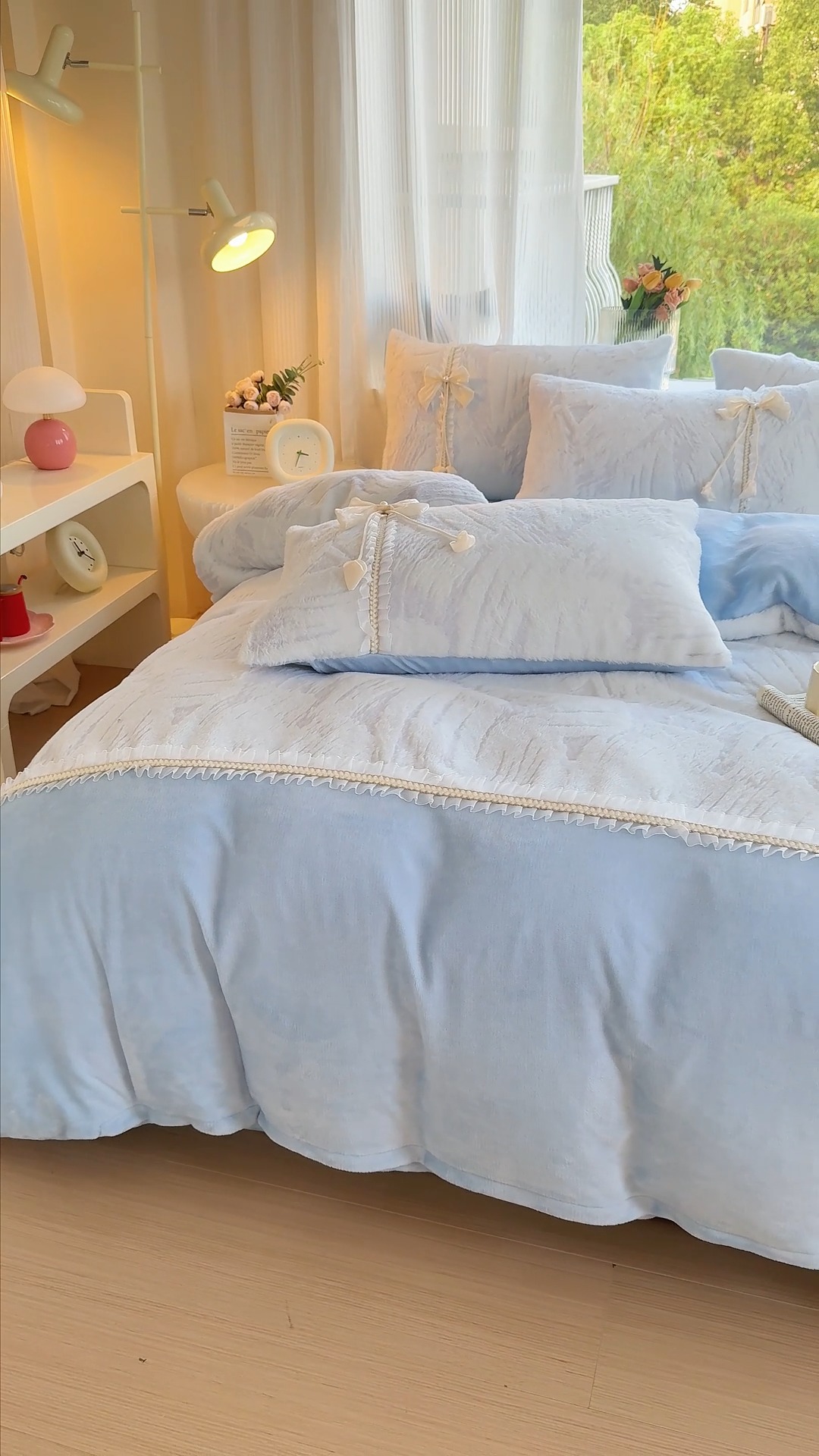 91家纺网 家纺一手货源 找家纺 苏东来家纺2025兔毛绒韩版工艺款花边牛奶绒四件套刺绣绣花套件 小美满天蓝