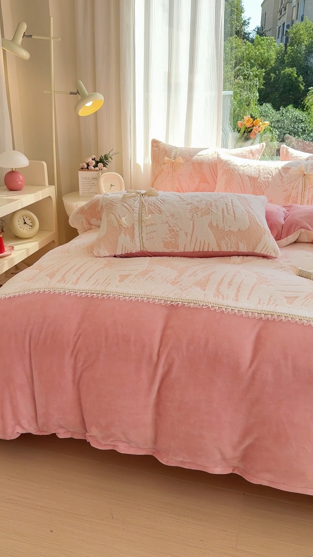 91家纺网 家纺一手货源 找家纺 苏东来家纺2025兔毛绒韩版工艺款花边牛奶绒四件套刺绣绣花套件 小美满粉