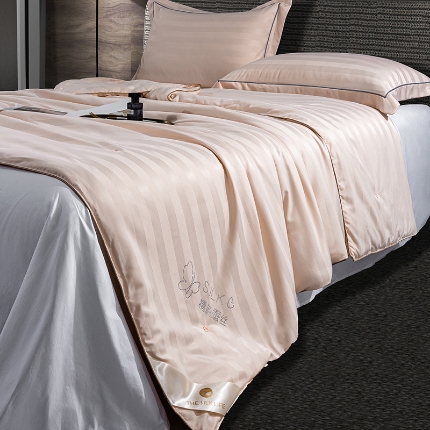 91家纺网 家纺一手货源 找家纺 （总）保真100%蚕丝被 柞蚕丝夏被手工订花提花蚕丝被空调被桑蚕丝夏凉被送包装【三公分缎条】