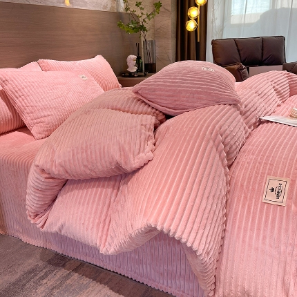 91家纺网 家纺一手货源 找家纺 经年 2025新款200克双面加厚魔法绒抽条牛奶绒四件套