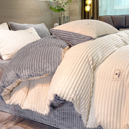 91家纺网 家纺一手货源 找家纺 经年 2025新款200克双面加厚魔法绒抽条牛奶绒四件套