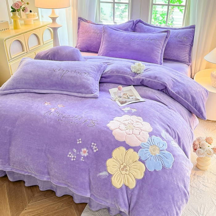 91家纺网 家纺一手货源 找家纺 （总）漫布云2025秋冬新款220g全消光大版花卉牛奶绒刺绣款四件套高克重宝宝绒婴儿绒刺绣花四件套