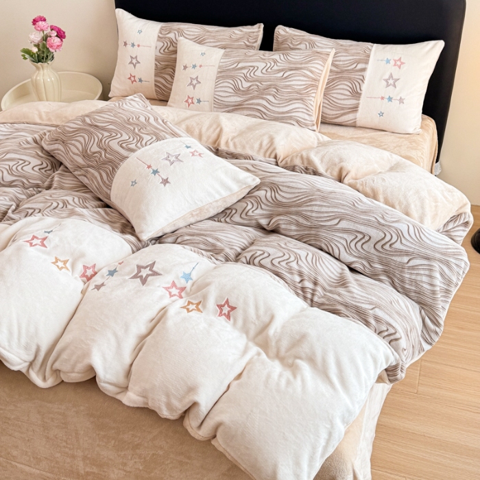 91家纺网 家纺一手货源 找家纺 2025苏东来家纺工艺款雕花绒牛奶绒四件套立体花刺绣绣花套件 满天星水绿