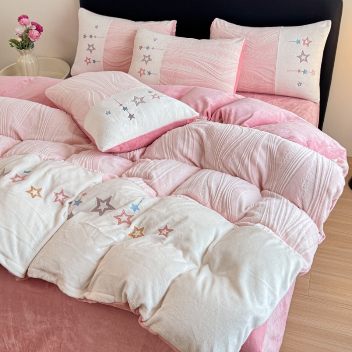 91家纺网 家纺一手货源 找家纺 （总）2025苏东来家纺工艺款雕花绒牛奶绒四件套立体花刺绣绣花套件