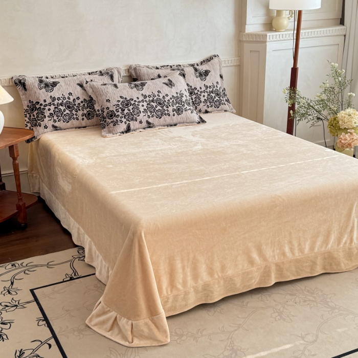 91家纺网 家纺一手货源 找家纺 2025苏东来家纺工艺款雕花绒牛奶绒四件套立体花刺绣绣花套件 蝶恋花