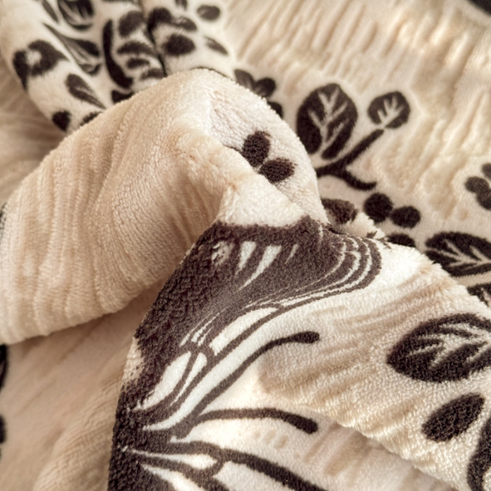 91家纺网 家纺一手货源 找家纺 2025苏东来家纺工艺款雕花绒牛奶绒四件套立体花刺绣绣花套件 蝶恋花