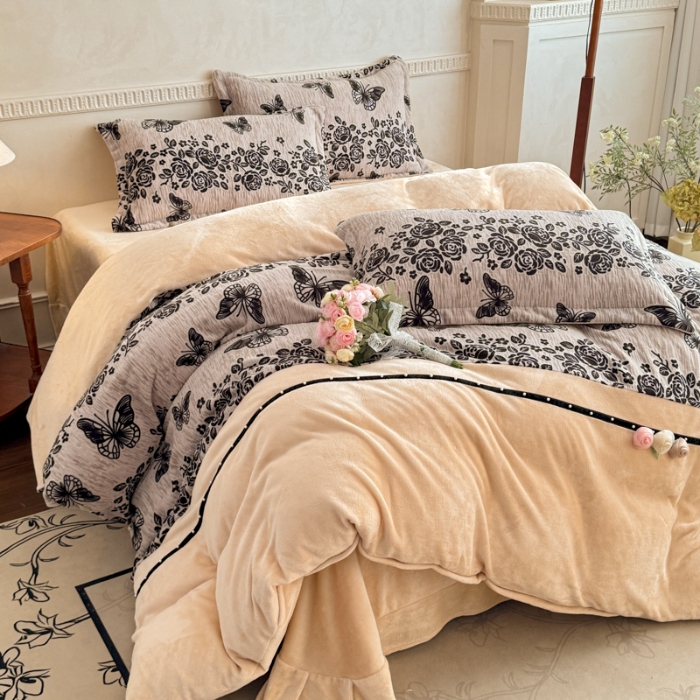 91家纺网 家纺一手货源 找家纺 2025苏东来家纺工艺款雕花绒牛奶绒四件套立体花刺绣绣花套件 蝶恋花