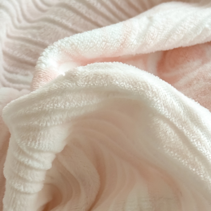 91家纺网 家纺一手货源 找家纺 2025苏东来家纺工艺款雕花绒牛奶绒四件套立体花刺绣绣花套件 华尔兹粉色