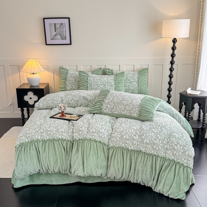 91家纺网 家纺一手货源 找家纺 2025苏东来家纺工艺款雕花绒牛奶绒四件套立体花刺绣绣花套件 山茶花