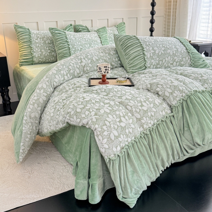 91家纺网 家纺一手货源 找家纺 2025苏东来家纺工艺款雕花绒牛奶绒四件套立体花刺绣绣花套件 山茶花