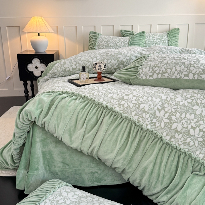 91家纺网 家纺一手货源 找家纺 2025苏东来家纺工艺款雕花绒牛奶绒四件套立体花刺绣绣花套件 山茶花