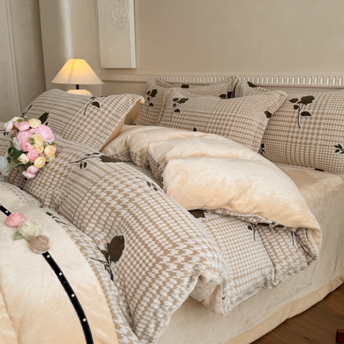 91家纺网 家纺一手货源 找家纺 2025苏东来家纺工艺款雕花绒牛奶绒四件套立体花刺绣绣花套件 华尔兹水绿