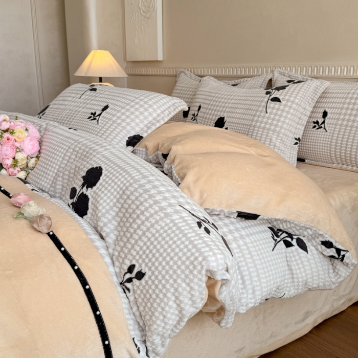 91家纺网 家纺一手货源 找家纺 2025苏东来家纺工艺款雕花绒牛奶绒四件套立体花刺绣绣花套件 玫瑰花