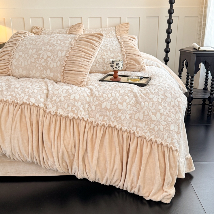 91家纺网 家纺一手货源 找家纺 2025苏东来家纺工艺款雕花绒牛奶绒四件套立体花刺绣绣花套件 满天星水绿