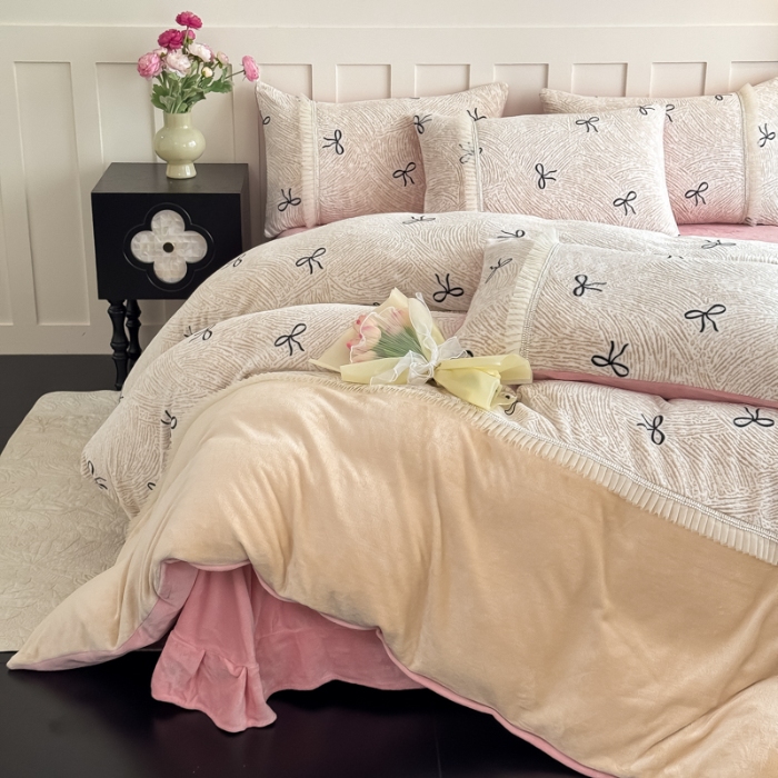 91家纺网 家纺一手货源 找家纺 2025苏东来家纺工艺款雕花绒牛奶绒四件套立体花刺绣绣花套件 满天星卡其