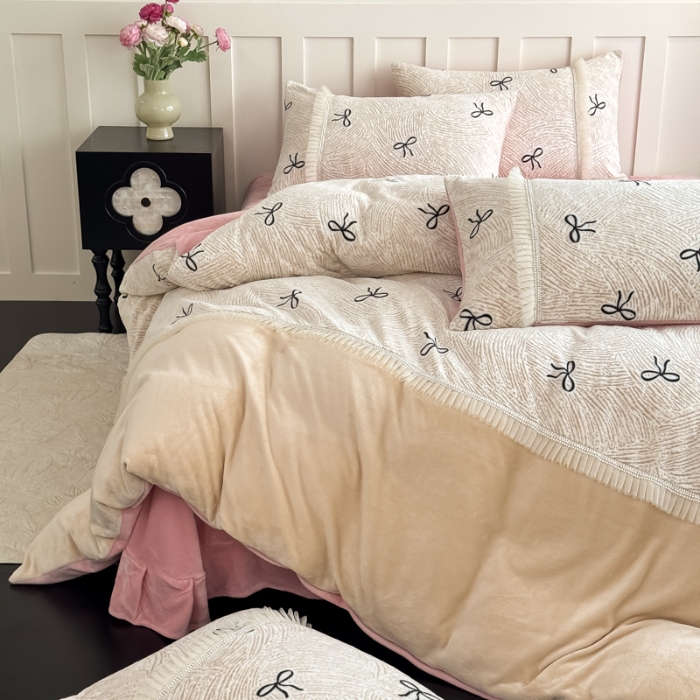 91家纺网 家纺一手货源 找家纺 2025苏东来家纺工艺款雕花绒牛奶绒四件套立体花刺绣绣花套件 满天星卡其