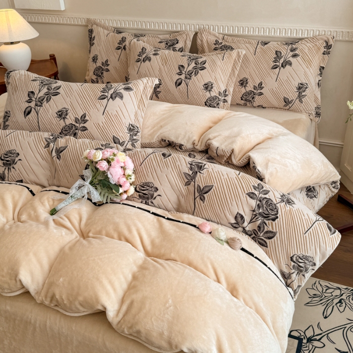 91家纺网 家纺一手货源 找家纺 2025苏东来家纺工艺款雕花绒牛奶绒四件套立体花刺绣绣花套件 繁花