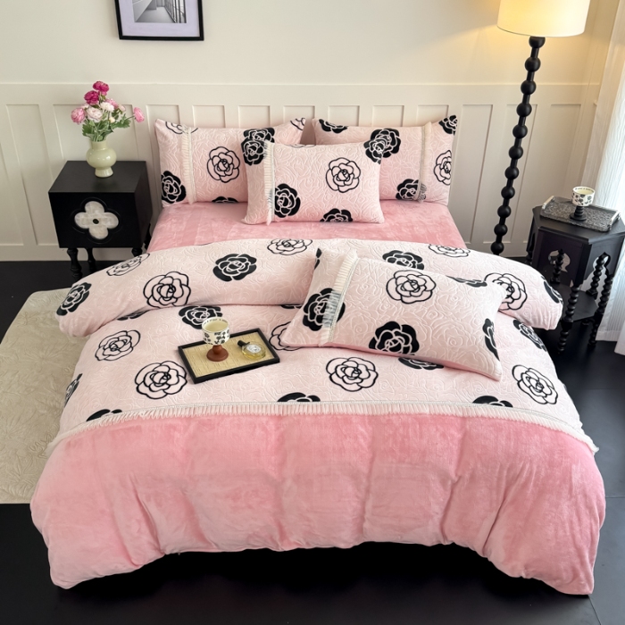 91家纺网 家纺一手货源 找家纺 2025苏东来家纺工艺款雕花绒牛奶绒四件套立体花刺绣绣花套件 如意结