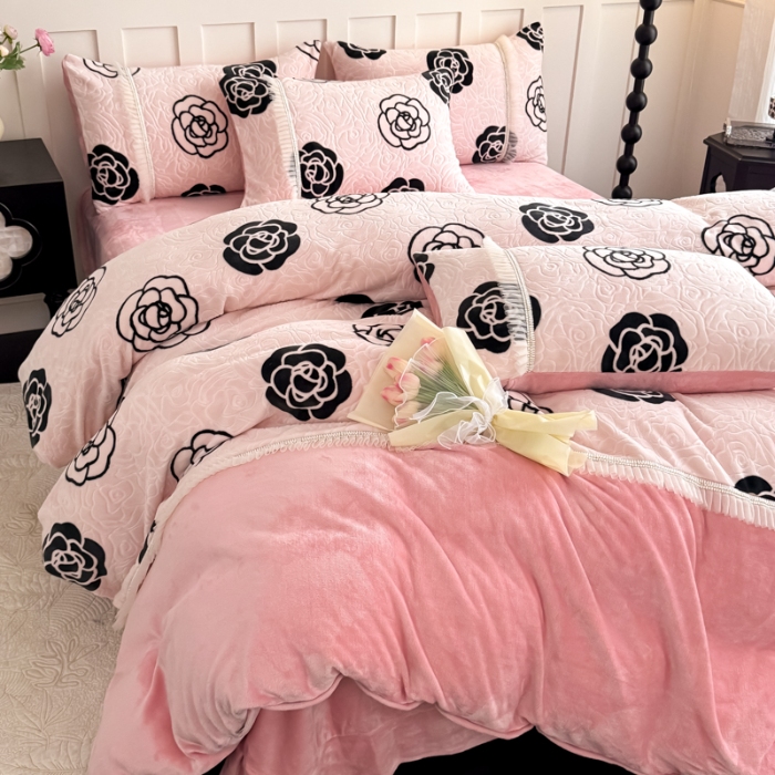 91家纺网 家纺一手货源 找家纺 2025苏东来家纺工艺款雕花绒牛奶绒四件套立体花刺绣绣花套件 如意结