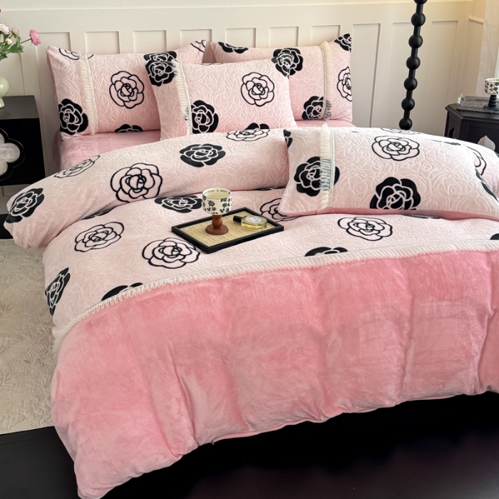 91家纺网 家纺一手货源 找家纺 2025苏东来家纺工艺款雕花绒牛奶绒四件套立体花刺绣绣花套件 如意结