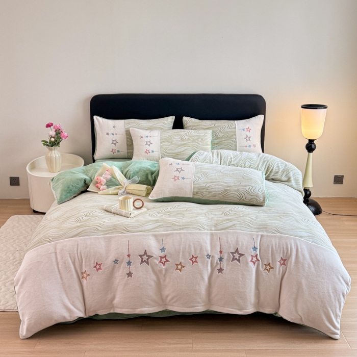 91家纺网 家纺一手货源 找家纺 2025苏东来家纺工艺款雕花绒牛奶绒四件套立体花刺绣绣花套件 一枝花