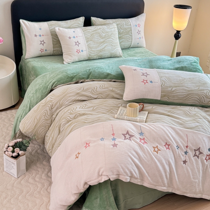 91家纺网 家纺一手货源 找家纺 2025苏东来家纺工艺款雕花绒牛奶绒四件套立体花刺绣绣花套件 一枝花