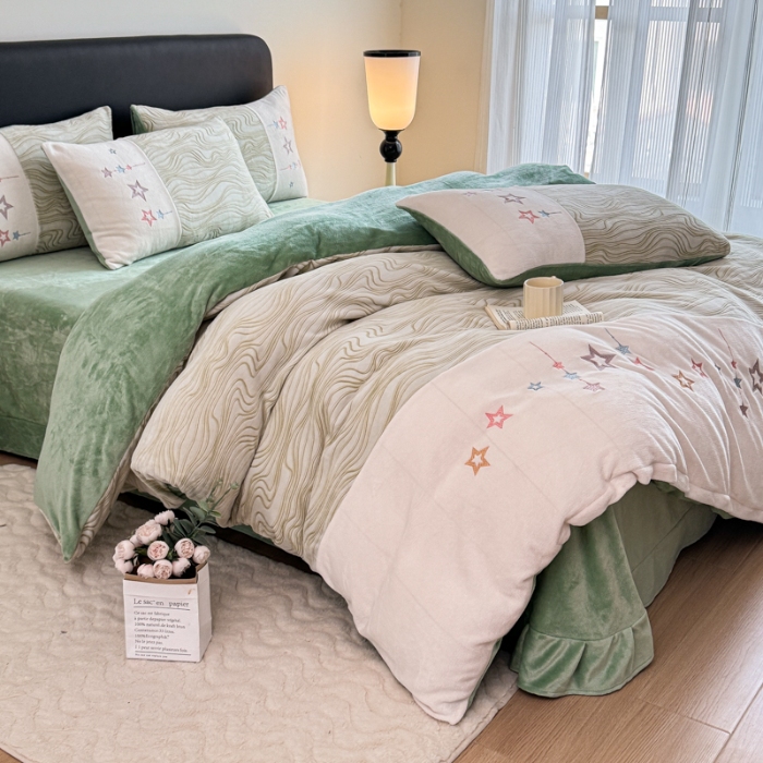 91家纺网 家纺一手货源 找家纺 2025苏东来家纺工艺款雕花绒牛奶绒四件套立体花刺绣绣花套件 一枝花