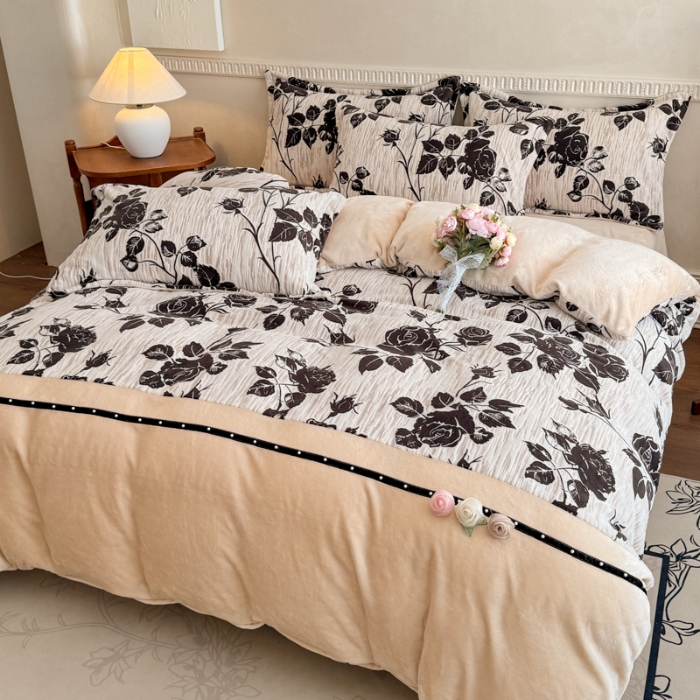 91家纺网 家纺一手货源 找家纺 2025苏东来家纺工艺款雕花绒牛奶绒四件套立体花刺绣绣花套件 蝴蝶花