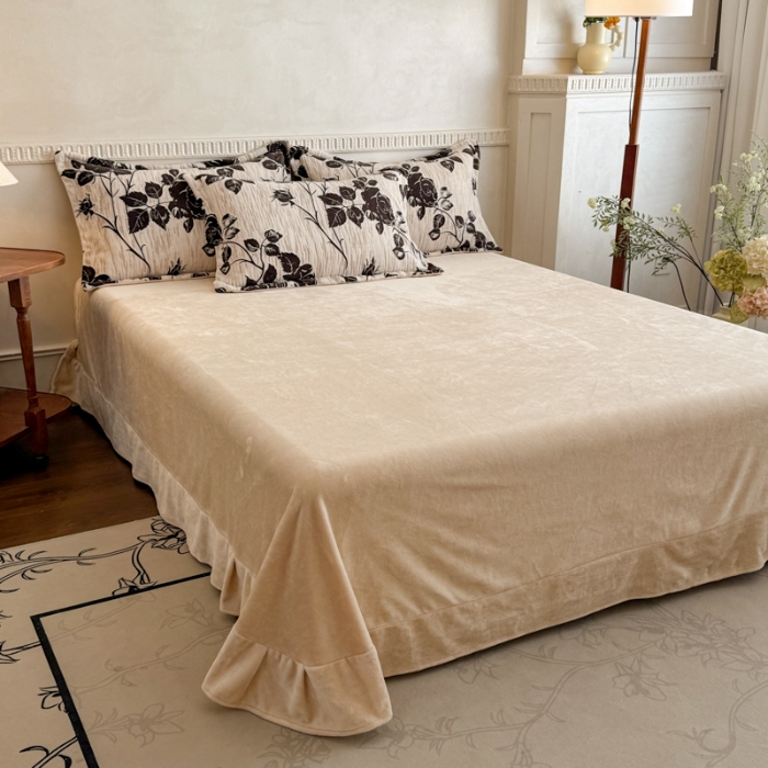 91家纺网 家纺一手货源 找家纺 2025苏东来家纺工艺款雕花绒牛奶绒四件套立体花刺绣绣花套件 蝴蝶花