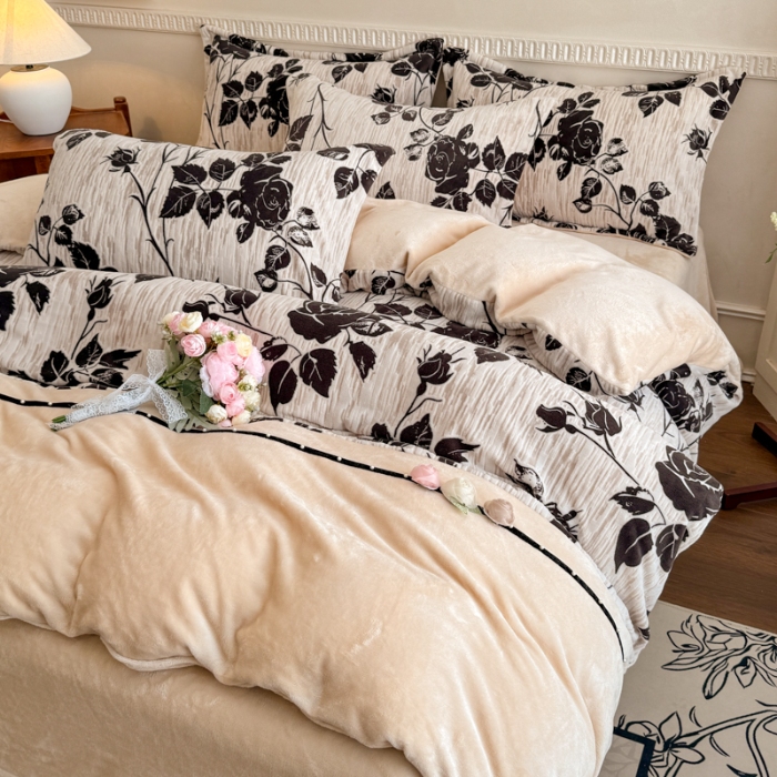 91家纺网 家纺一手货源 找家纺 2025苏东来家纺工艺款雕花绒牛奶绒四件套立体花刺绣绣花套件 蝴蝶花