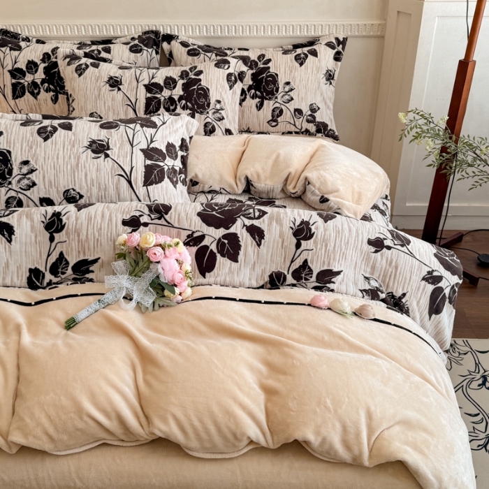 91家纺网 家纺一手货源 找家纺 2025苏东来家纺工艺款雕花绒牛奶绒四件套立体花刺绣绣花套件 蝴蝶花