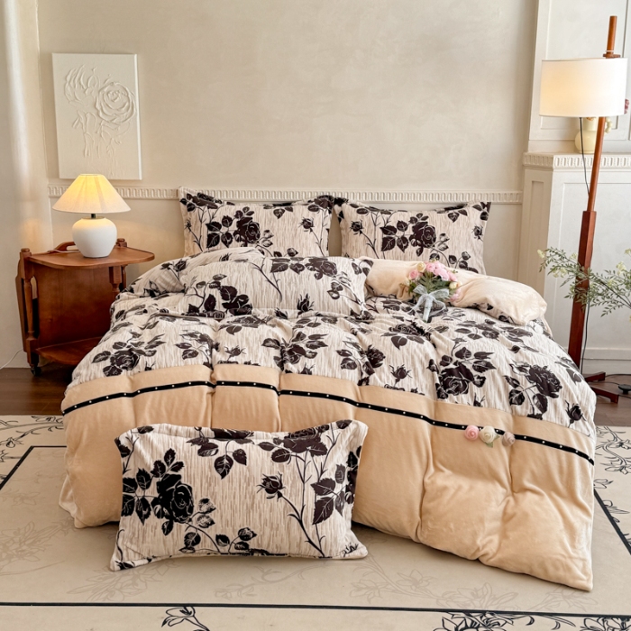 91家纺网 家纺一手货源 找家纺 2025苏东来家纺工艺款雕花绒牛奶绒四件套立体花刺绣绣花套件 蝴蝶花