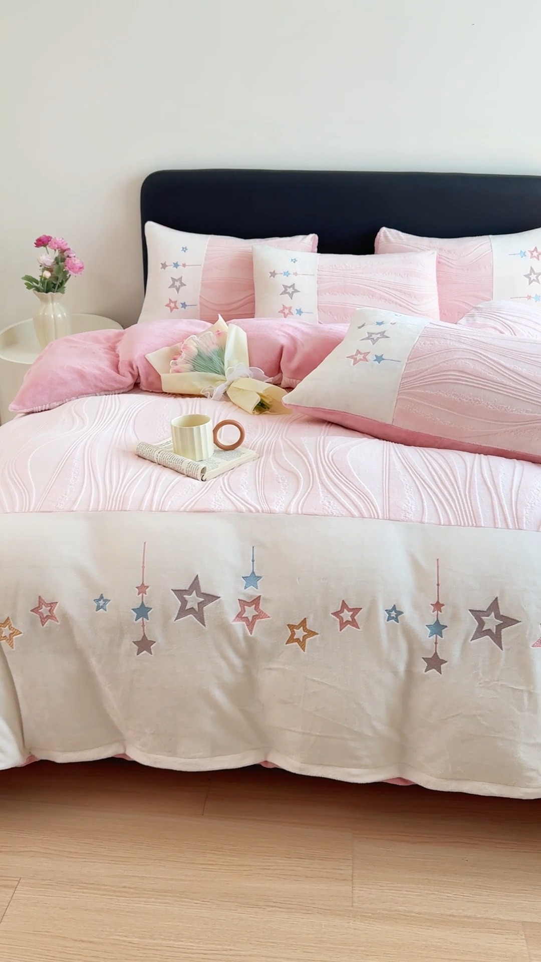 91家纺网 家纺一手货源 找家纺 2025苏东来家纺工艺款雕花绒牛奶绒四件套立体花刺绣绣花套件 飞舞少女