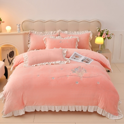 91家纺网 家纺一手货源 找家纺 （总）梦之星 2025新款230g高克重刺绣花边牛奶绒四件套