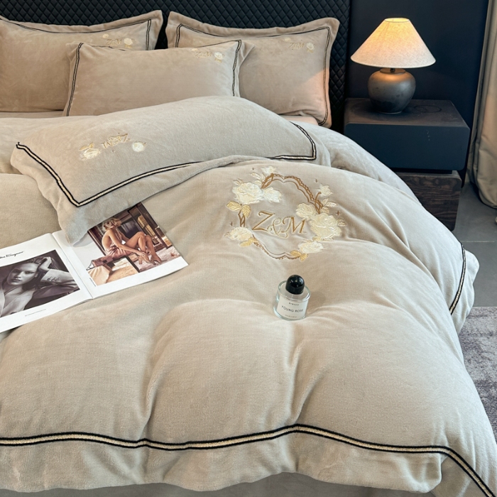 91家纺网 家纺一手货源 找家纺 （总）诺梵家纺 2025新款8.2斤牛奶绒刺绣四件套-布莱妮系列