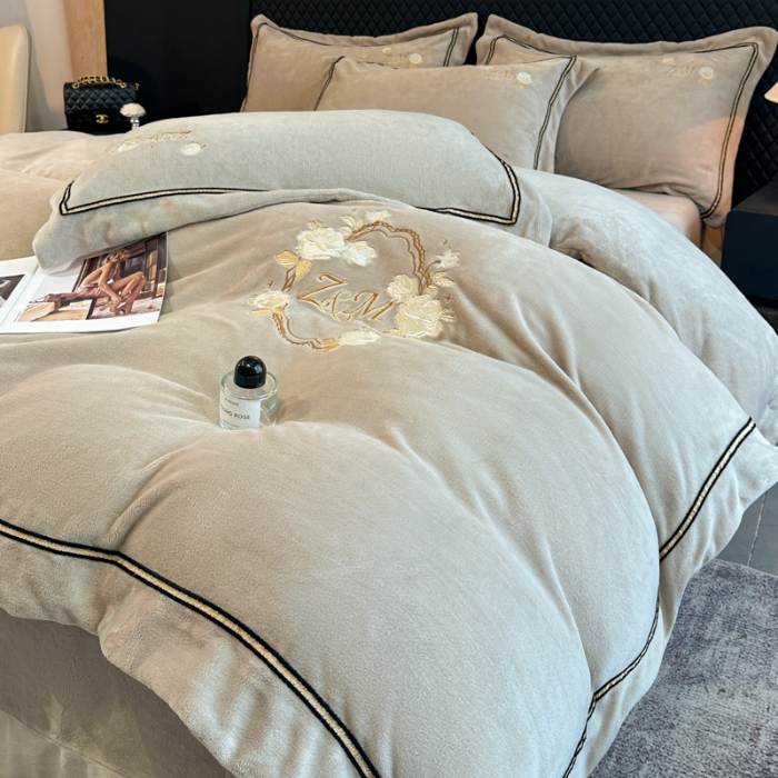 91家纺网 家纺一手货源 找家纺 （总）诺梵家纺 2025新款8.2斤牛奶绒刺绣四件套-布莱妮系列