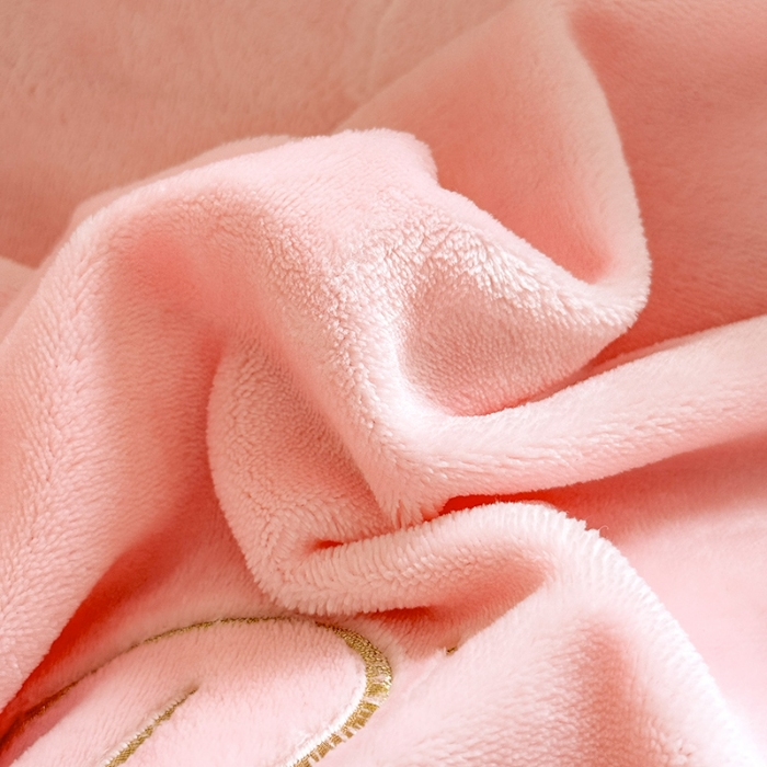 91家纺网 家纺一手货源 找家纺 漫布云2025秋冬新款全消光大版花卉平绣牛奶绒刺绣款四件套--绽放系列 绽放-樱花粉