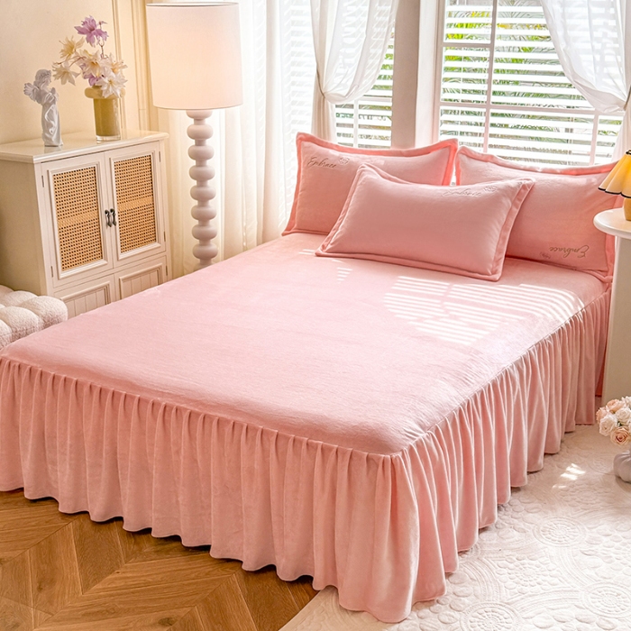 91家纺网 家纺一手货源 找家纺 漫布云2025秋冬新款全消光大版花卉平绣牛奶绒刺绣款四件套--绽放系列 绽放-樱花粉