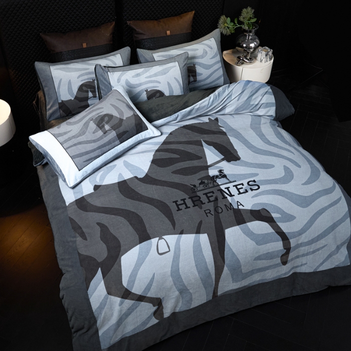 91家纺网 家纺一手货源 找家纺 （总）控价 专版花型  2025新款240克A类全消光数码印花牛奶绒四件套-奥弗恩