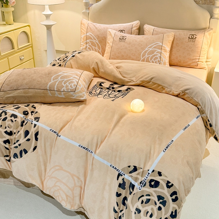 91家纺网 家纺一手货源 找家纺 （总）控价 专版花型 2025新款240克A类全消光数码印花牛奶绒四件套-漫步温莎