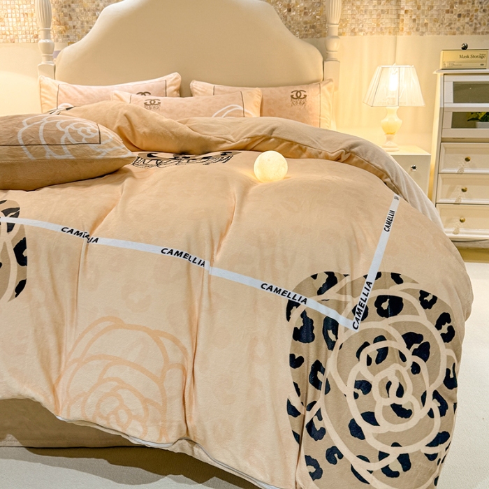 91家纺网 家纺一手货源 找家纺 （总）控价 专版花型 2025新款240克A类全消光数码印花牛奶绒四件套-漫步温莎