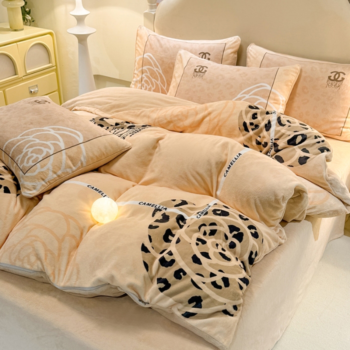 91家纺网 家纺一手货源 找家纺 （总）控价 专版花型 2025新款240克A类全消光数码印花牛奶绒四件套-漫步温莎