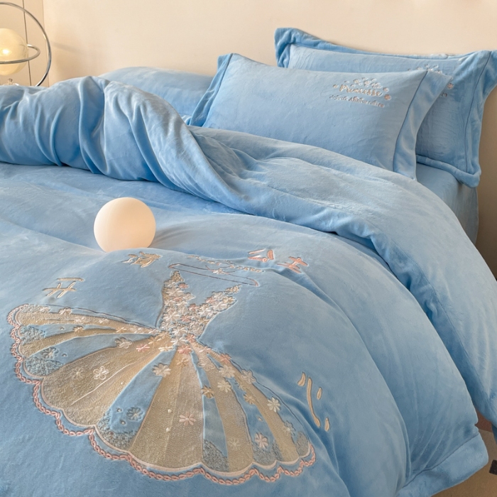 91家纺网 家纺一手货源 找家纺 （总）控价 2025年新款240克全消光A类卡通少女心大刺绣牛奶绒四件套-公主请开心