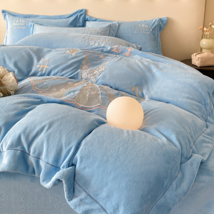 91家纺网 家纺一手货源 找家纺 （总）控价 2025年新款240克全消光A类卡通少女心大刺绣牛奶绒四件套-公主请开心