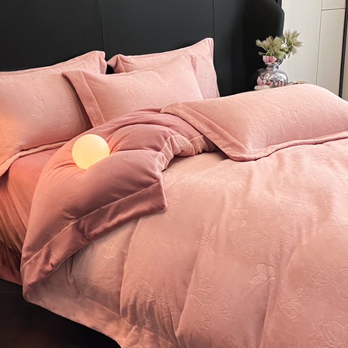 91家纺网 家纺一手货源 找家纺 （总）控价 专版花型  2025年新款240克9.2斤全消光A类烂花牛奶绒四件套-蝴蝶戏花