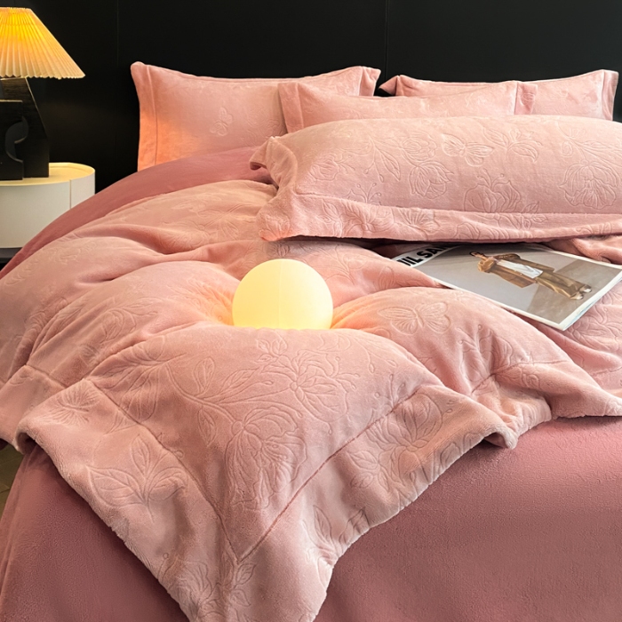 91家纺网 家纺一手货源 找家纺 （总）控价 专版花型  2025年新款240克9.2斤全消光A类烂花牛奶绒四件套-蝴蝶戏花