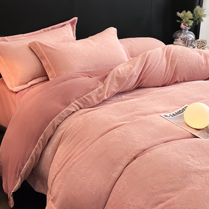 91家纺网 家纺一手货源 找家纺 （总）控价 专版花型  2025年新款240克9.2斤全消光A类烂花牛奶绒四件套-蝴蝶戏花